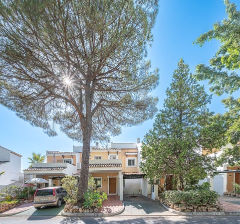 House in Benahavis - view 1