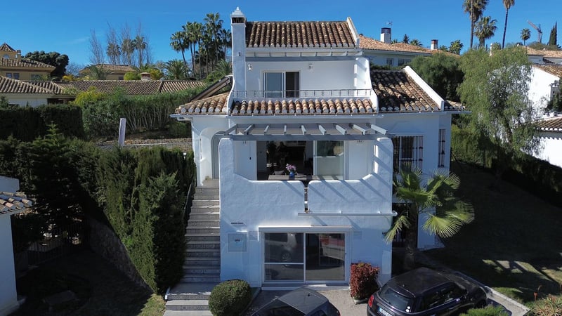 Villa in Elviria - view 1