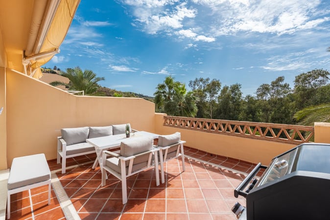 Apartment in Elviria - view 1