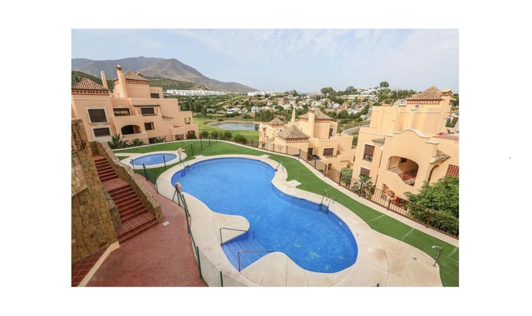 Penthouse in Estepona - view 1