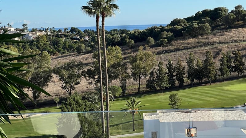 Villa in El Paraiso - view 1