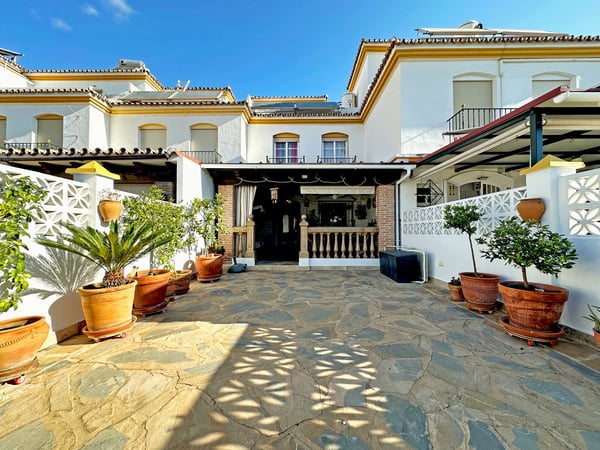 House in Estepona - view 1