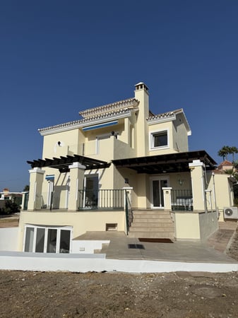 Villa in Estepona - view 1