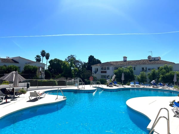 Apartment in El Paraiso - view 1