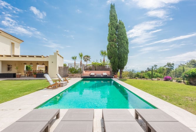 Villa in Sotogrande - view 1
