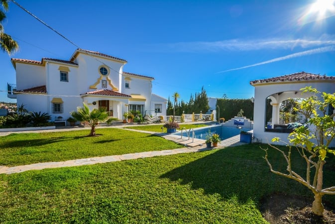 Villa in Estepona - view 1