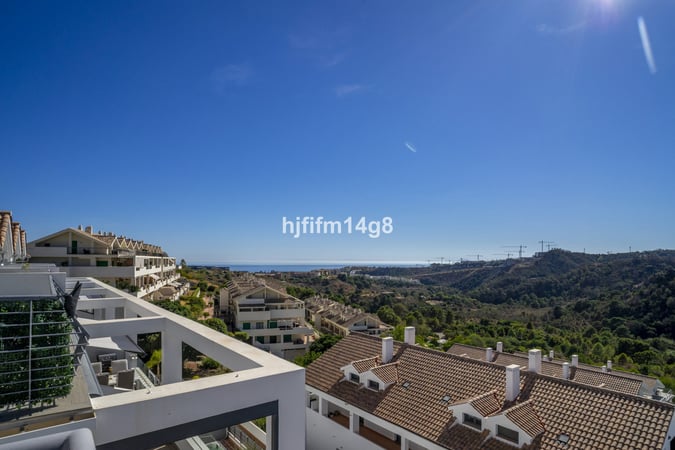 Apartment in Estepona - view 1