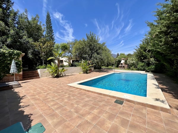 Villa in Estepona - view 1