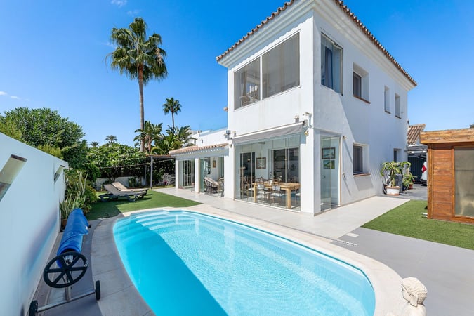Villa in Estepona - view 1