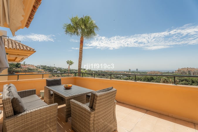 Apartment in Elviria - view 1