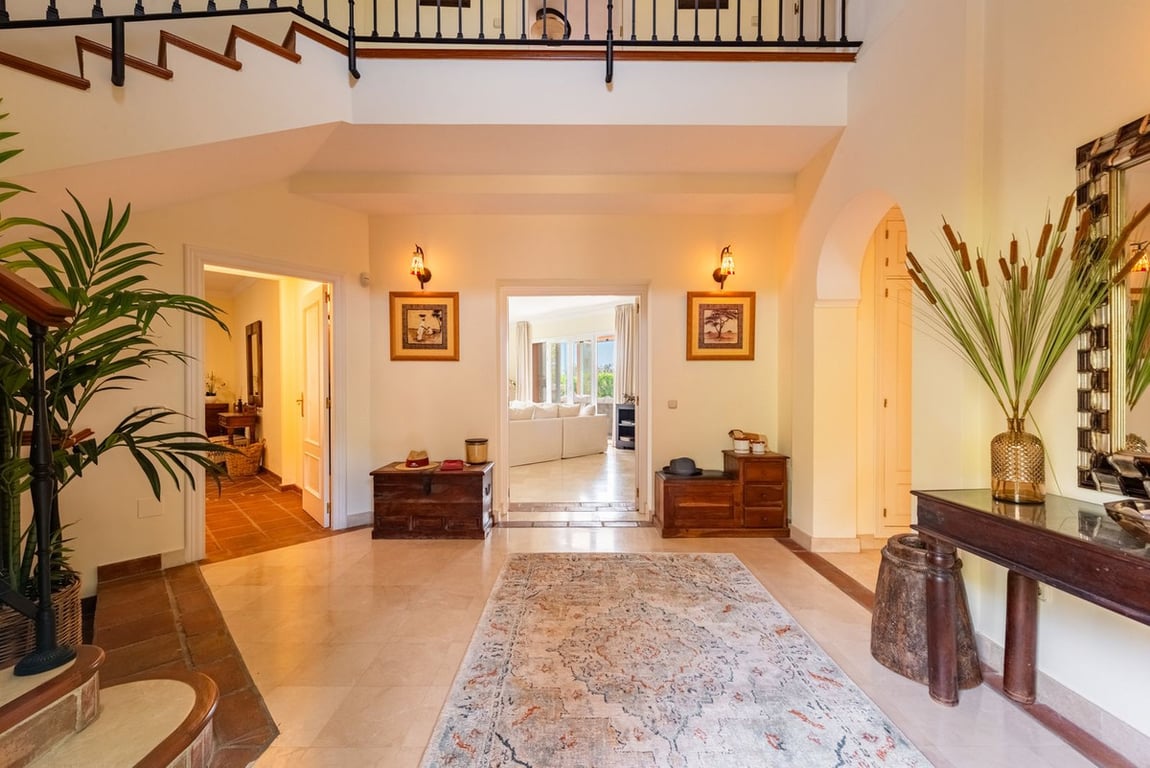 Villa in Casares - Image 3