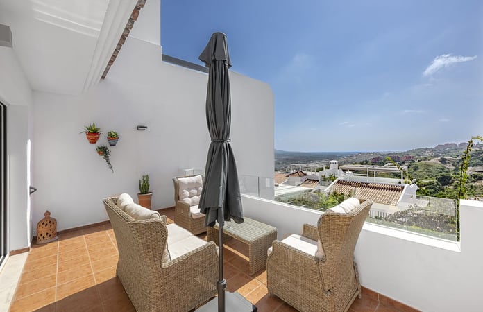 Apartment in La Mairena - view 1