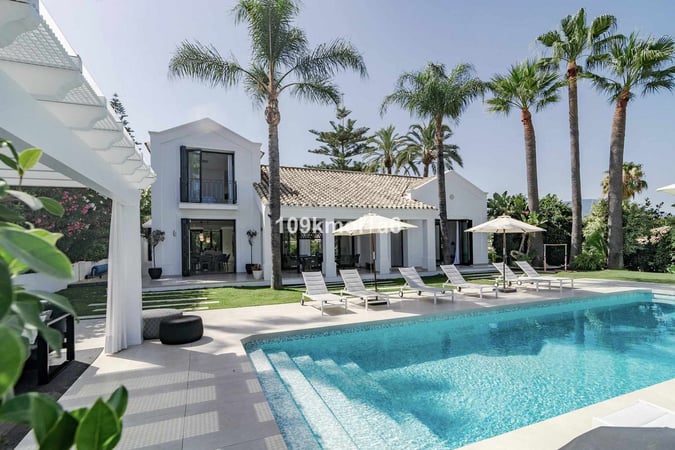 Villa in Nueva Andalucia - view 1