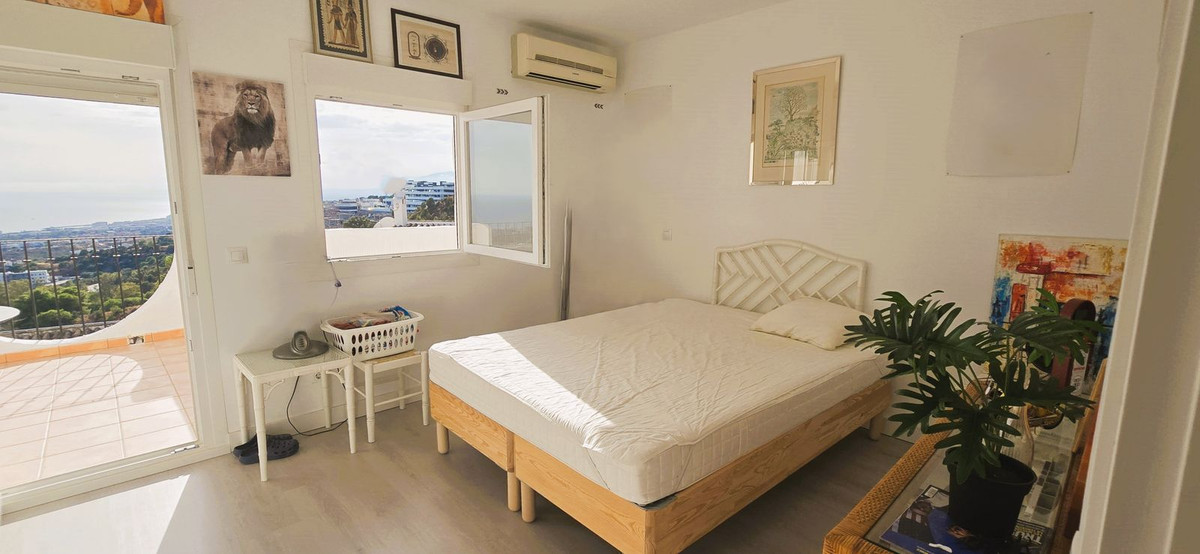 House in Marbella - Image 3