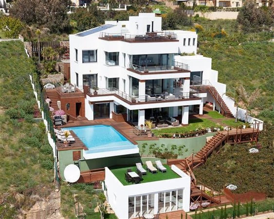 Villa in La Duquesa - view 1