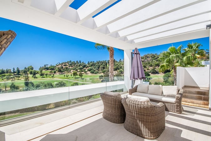 Apartment in Benahavis - view 1