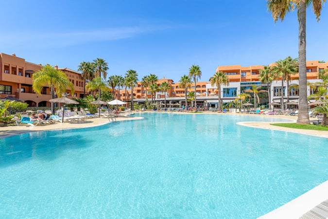 Apartment in Benahavis - view 1