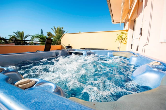 Apartment in Elviria - view 1