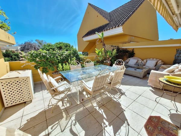 Apartment in Elviria - view 1