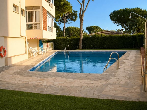Apartment in Marbella Del Este - view 1