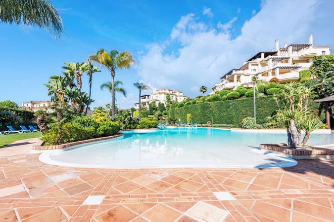 Apartment in Benahavis - view 1