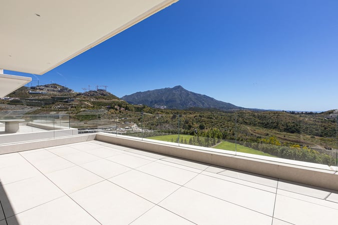 Apartment in Benahavis - view 1