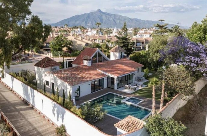 Villa in Puerto Banus - view 1