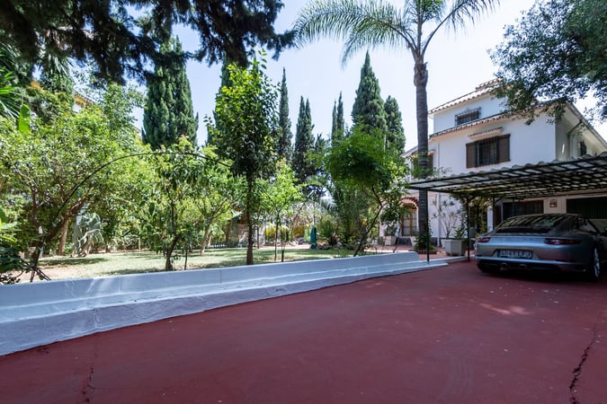 Villa in Marbella - view 1