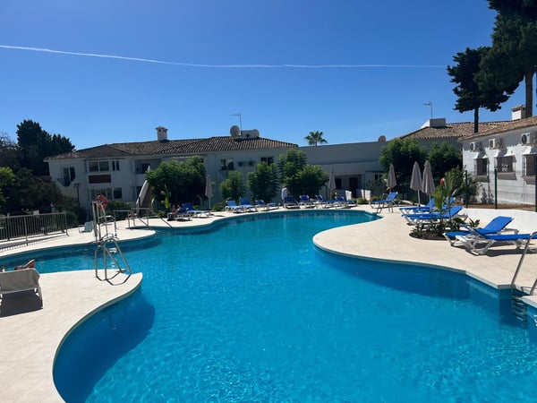 Apartment in El Paraiso - view 1