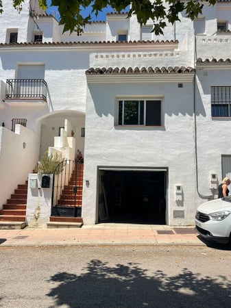 House in Estepona - view 1