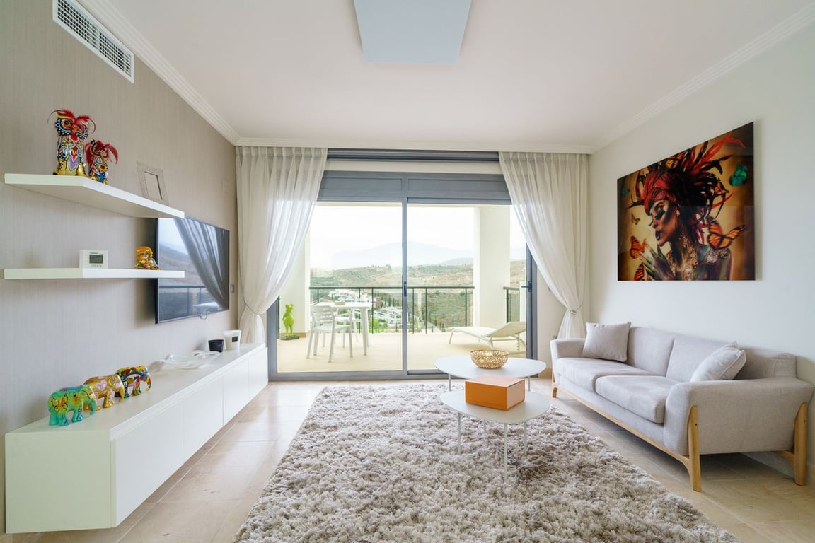 Apartment in Benahavis - Image 2