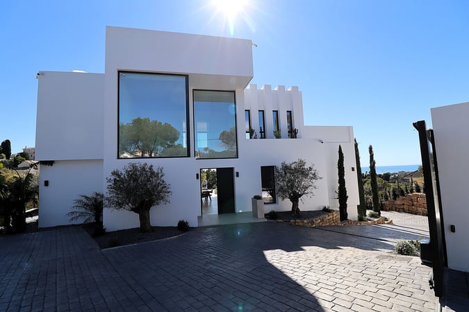Villa in Elviria - view 1