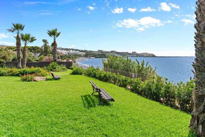 House in Estepona - view 1