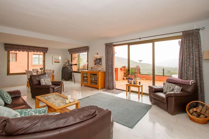 Apartment in La Mairena - view 1