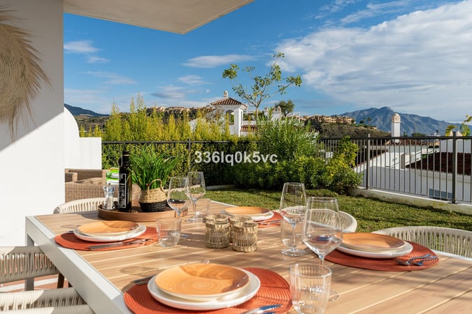 Apartment in Benahavis - view 1