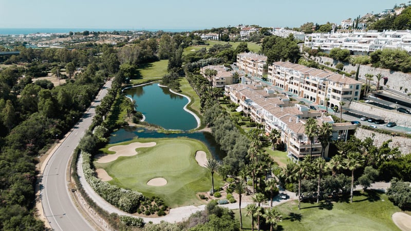 Apartment in Benahavis - view 1