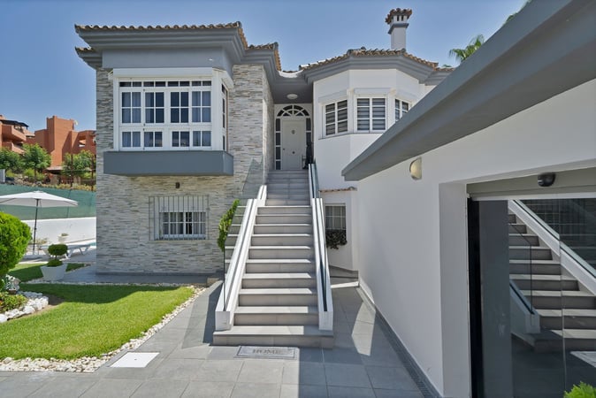 Villa in Estepona - view 1