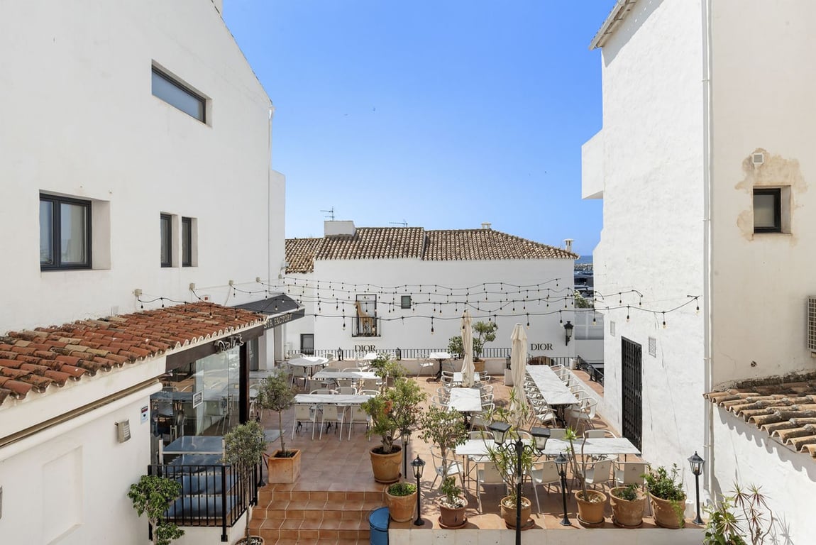 Apartment in Puerto Banus - Image 3