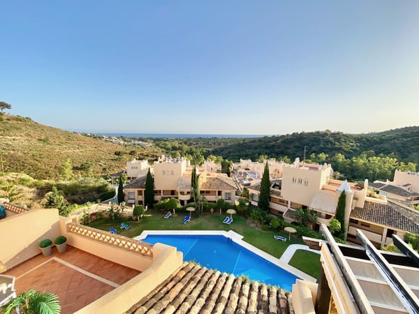 Apartment in Elviria - view 1