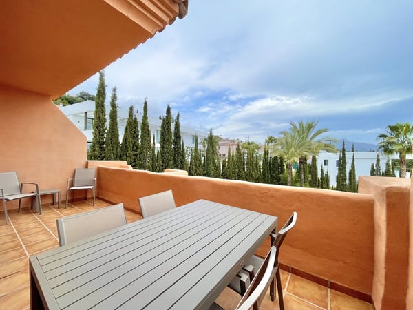 Apartment in Benahavis - view 1