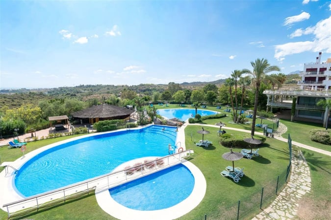 Apartment in Benahavis - view 1