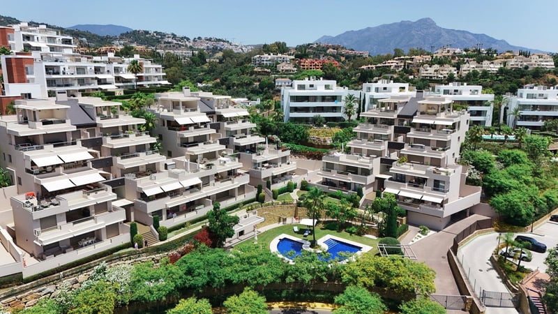 Apartment in Benahavis - view 1