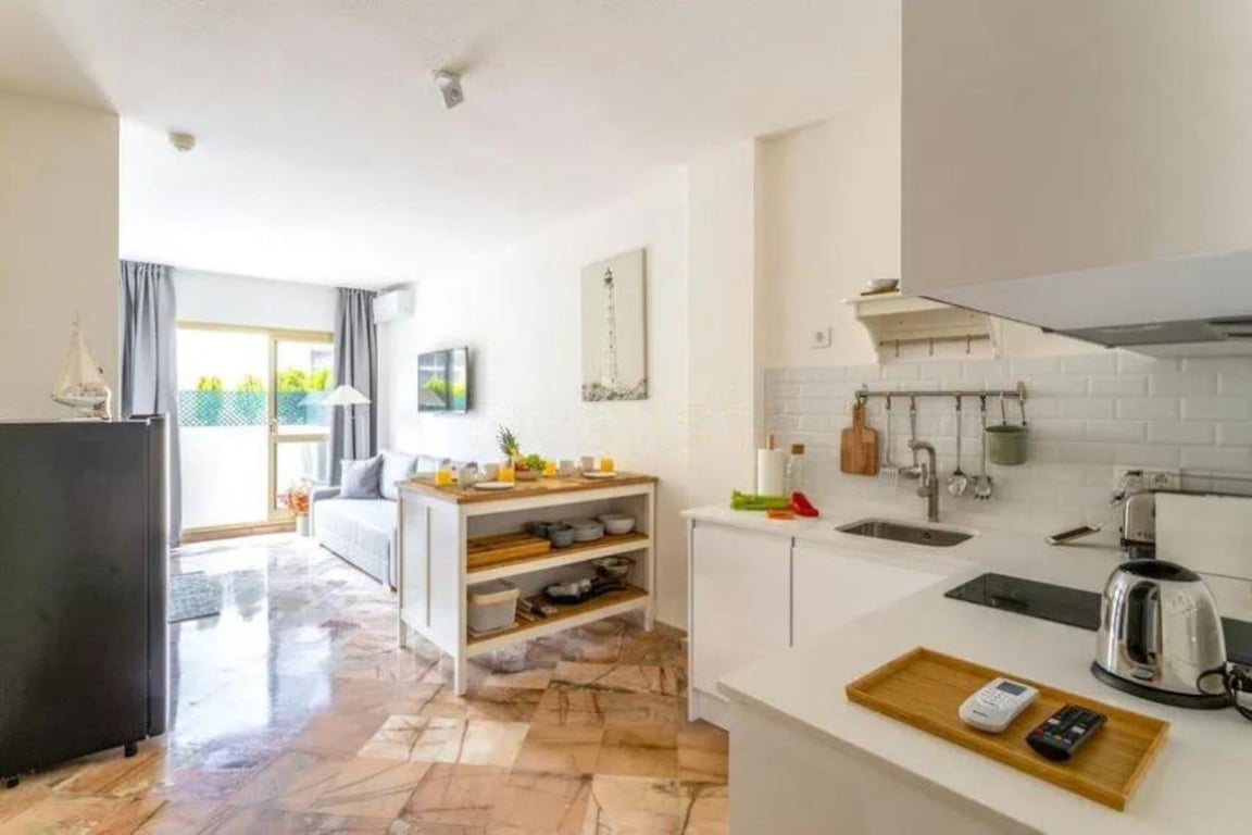 Apartment in Elviria - Image 3