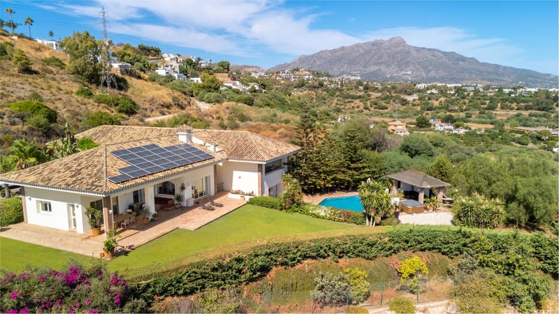 Villa in Benahavis - view 1