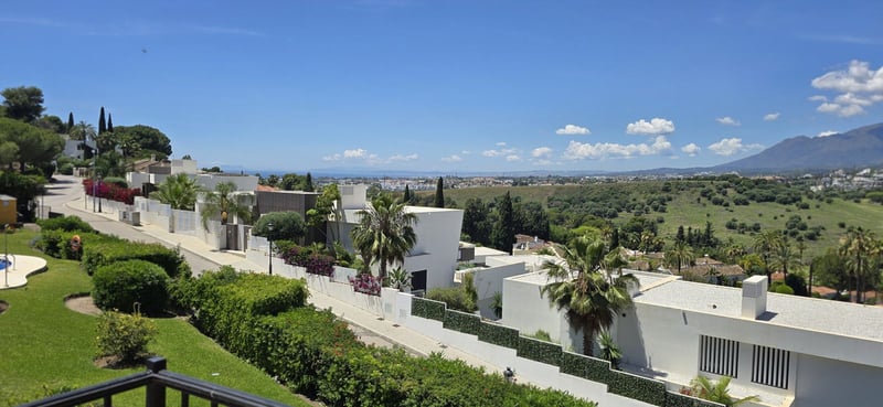 House in El Paraiso - view 1