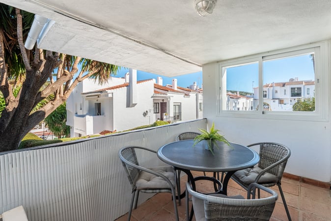 Apartment in Benahavis - view 1