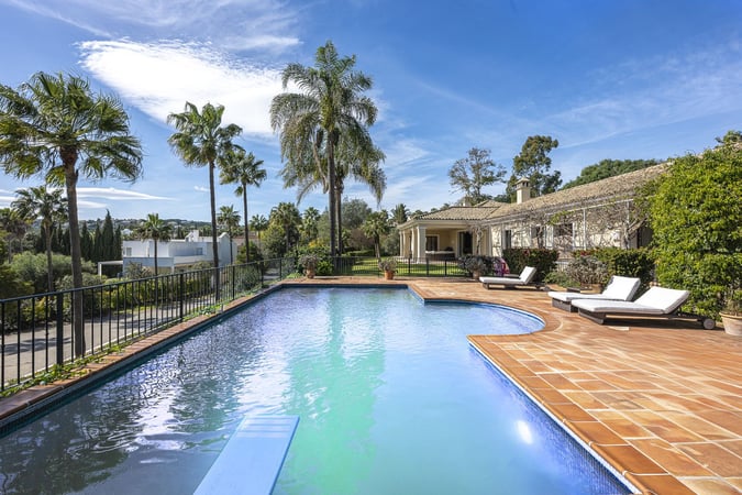 Villa in Sotogrande - view 1