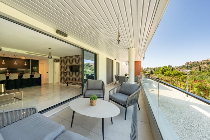 Apartment in Benahavis - view 1