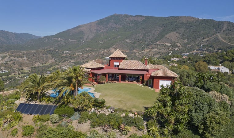 Villa in Benahavis - view 1