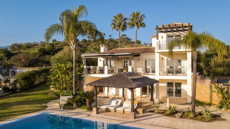 Villa in Estepona - view 1